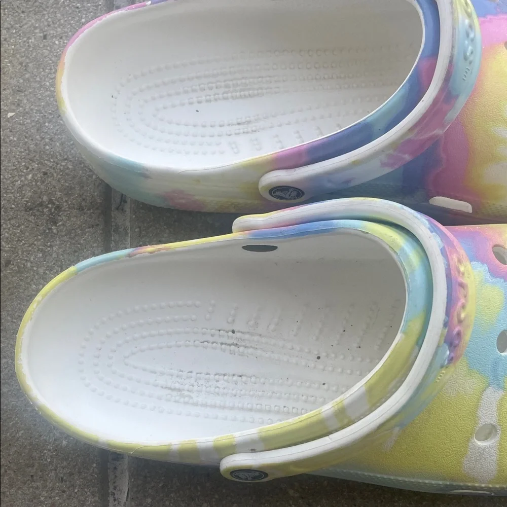 CROCS Men's Tie-Dye Pastel Clogs in Yellow Blue Pink White